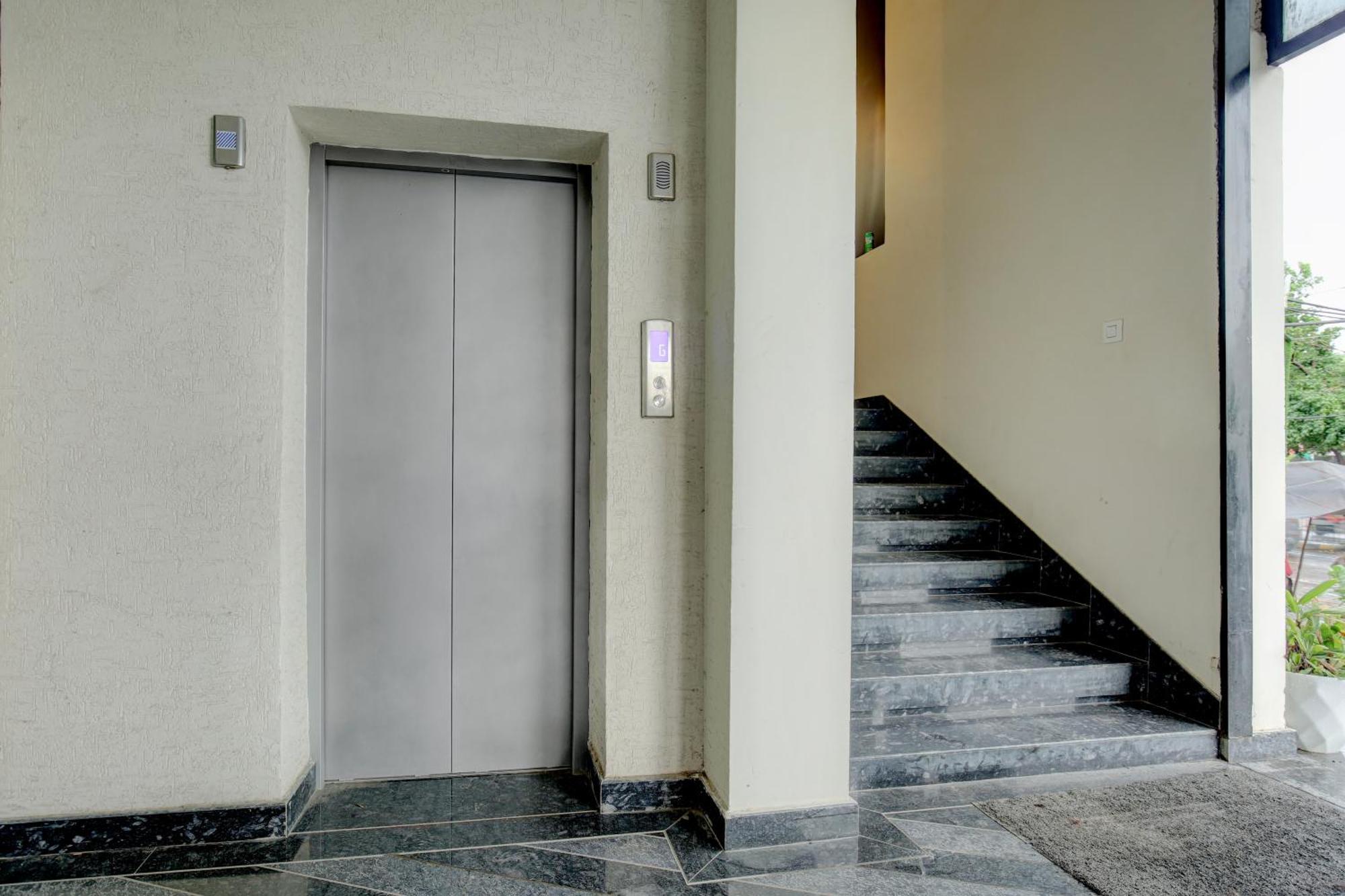 Super Collection O Ovel Hotel Grand Abadpura Ngoại thất bức ảnh