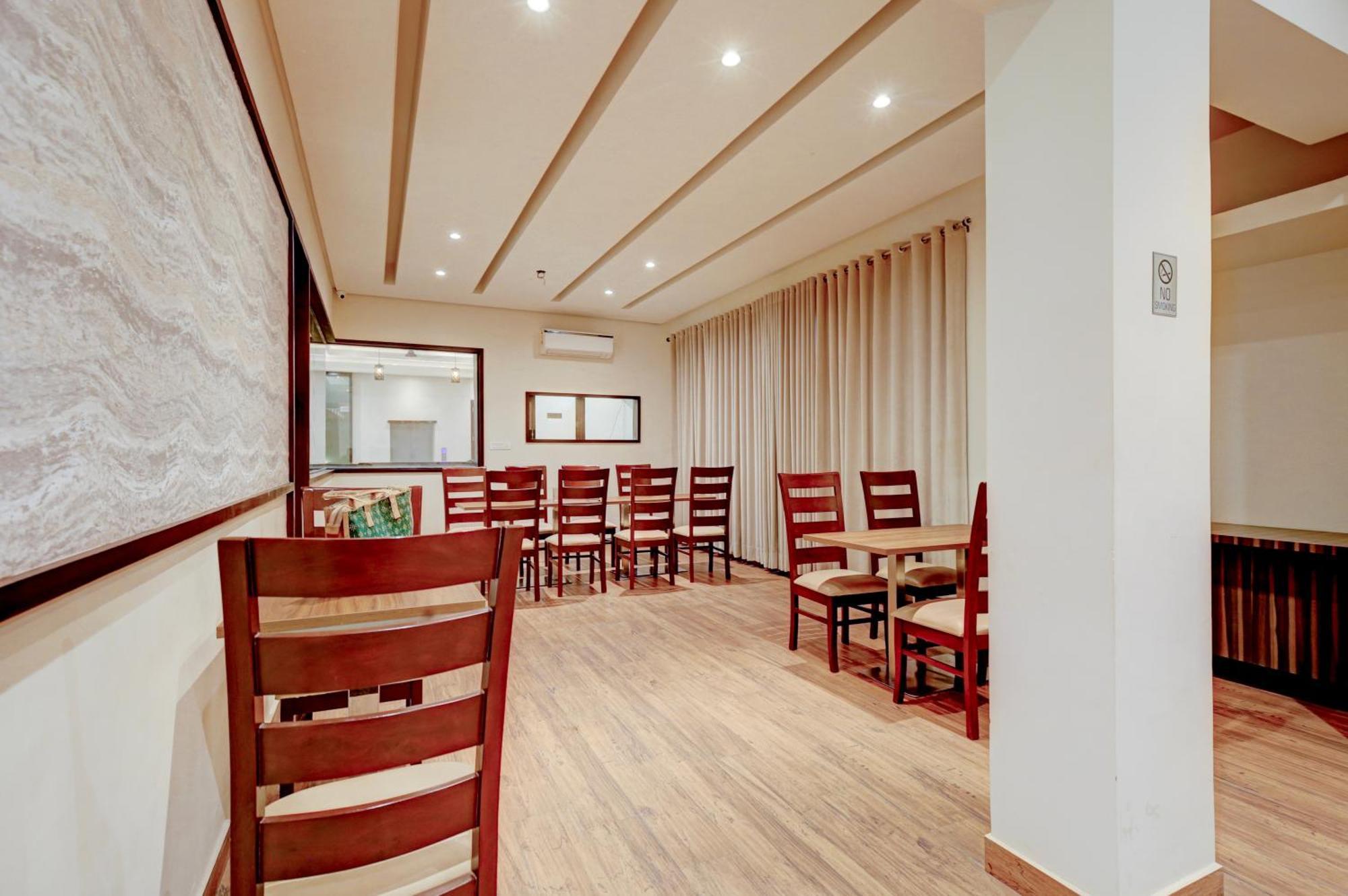 Super Collection O Ovel Hotel Grand Abadpura Ngoại thất bức ảnh