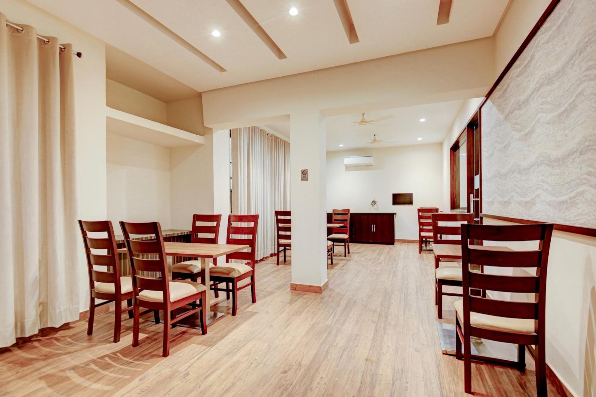 Super Collection O Ovel Hotel Grand Abadpura Ngoại thất bức ảnh
