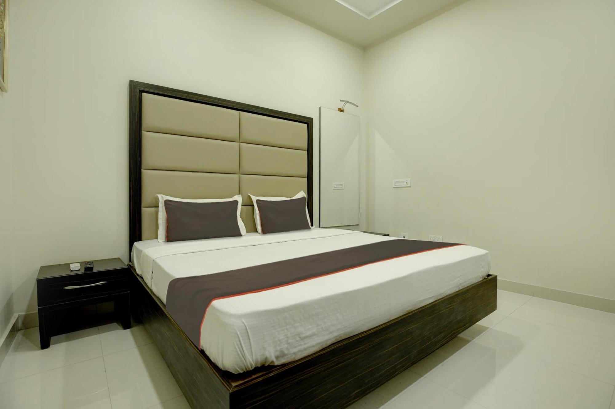 Super Collection O Ovel Hotel Grand Abadpura Ngoại thất bức ảnh